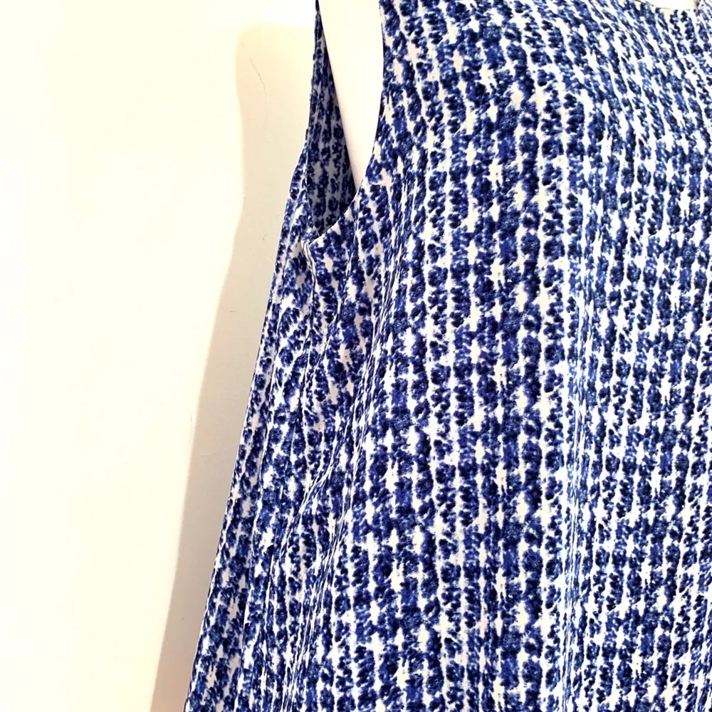 Chico’s Trapeze Blue & White Print Sleeveless Blouse - Picture 3 of 10
